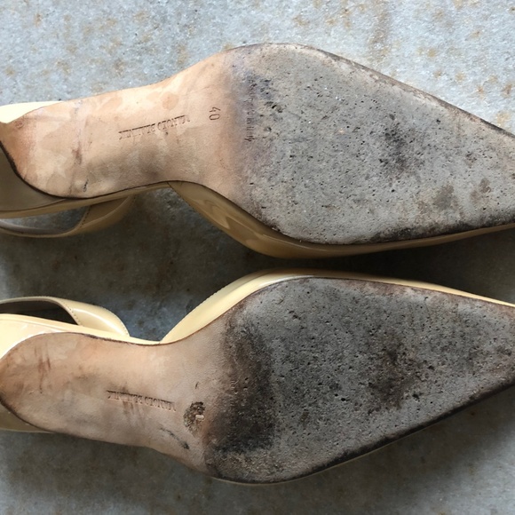 Manolo Blahnik Carolyne Patent Kitten Heels - Picture 5 of 8